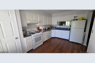 317 Jamestown Ct, Raritan Township, NJ 08822 - Photo 5