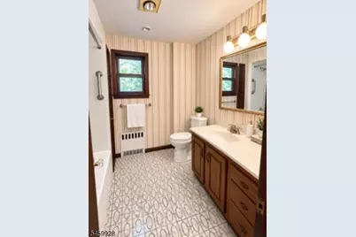 418 Locust Ave, Garwood, NJ 07027 - Photo 7