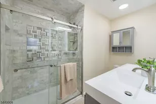25 Cloverhill Pl, Montclair, NJ 07042 - Photo 25