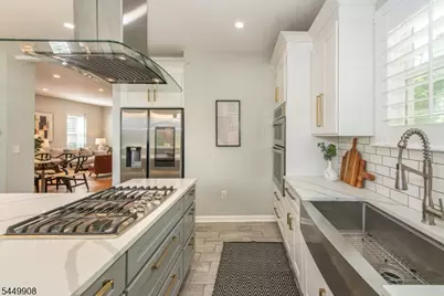 25 Cloverhill Pl, Montclair, NJ 07042 - Photo 11