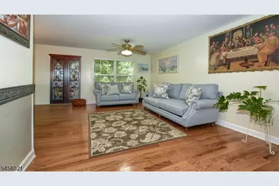 58 Parkside Ct, Wayne Twp., NJ 07470 - Photo 5