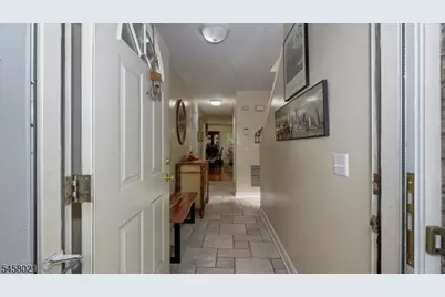 58 Parkside Ct, Wayne Twp., NJ 07470 - Photo 3