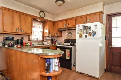 27 Hillcrest Ave, Lodi, NJ 07644 - Photo 11