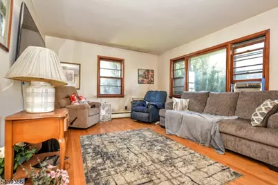 27 Hillcrest Ave, Lodi, NJ 07644 - Photo 9