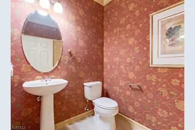 9 Goffle Brook Ct, Hawthorne, NJ 07506 - Photo 15
