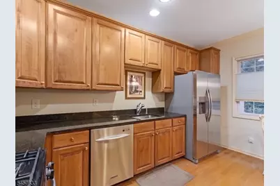 9 Goffle Brook Ct, Hawthorne, NJ 07506 - Photo 7