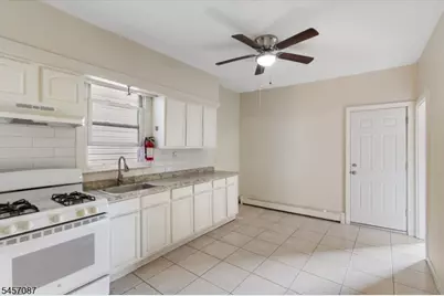 422 Jelliff Ave, Newark, NJ 07112 - Photo 13