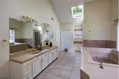 13 Farmersville Rd, Tewksbury Township, NJ 07830 - Photo 15