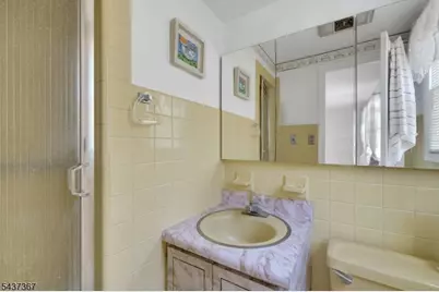 316 Sanford Ave, Lyndhurst Township, NJ 07071 - Photo 15