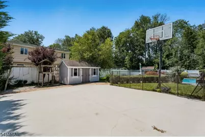 196 Hawthorne Dr, Clark Township, NJ 07066 - Photo 29