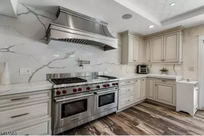 196 Hawthorne Dr, Clark Township, NJ 07066 - Photo 9