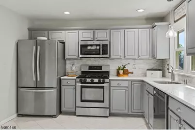 807 Brooklyn Ave, Raritan, NJ 08869 - Photo 9
