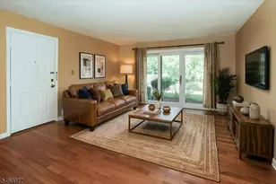 131 Irving Pl, Bernards Township, NJ 07920 - Photo 5