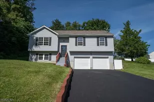 117 Hillside Dr, Hamburg, NJ 07419 - Photo 1