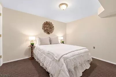 18 Fox Hollow Ct, Vernon, NJ 07462 - Photo 33