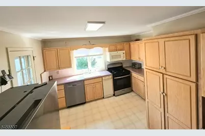 121 W Hanover Ave, Morris Plains, NJ 07950 - Photo 9