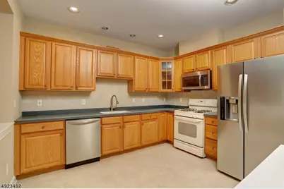 215 Raymound Blvd, Parsippany, NJ 07054 - Photo 5