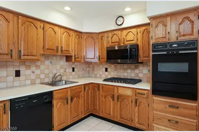 2831 Bradbury Ave, Linden, NJ 07036 - Photo 7