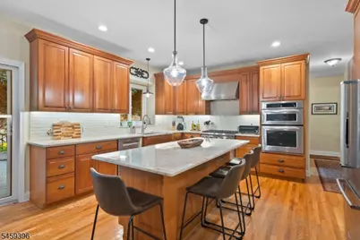 32 Sawmill Rd, Tewksbury Township, NJ 08833 - Photo 5