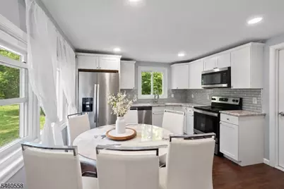 340 Lakeview Dr, Hampton Township, NJ 07860 - Photo 7