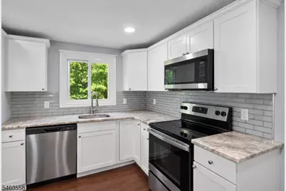 340 Lakeview Dr, Hampton Township, NJ 07860 - Photo 3
