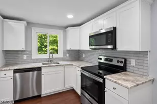340 Lakeview Dr, Hampton Township, NJ 07860 - Photo 3