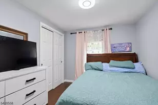 340 Lakeview Dr, Hampton Township, NJ 07860 - Photo 11