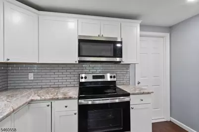 340 Lakeview Dr, Hampton Township, NJ 07860 - Photo 5