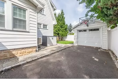 33 Waverly Ter, Bloomfield, NJ 07003 - Photo 23