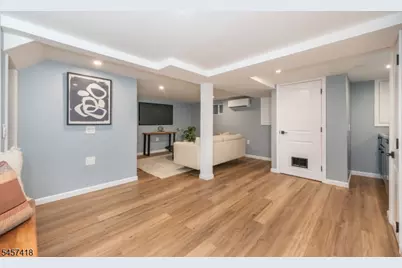 33 Waverly Ter, Bloomfield, NJ 07003 - Photo 17