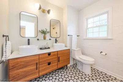 33 Waverly Ter, Bloomfield, NJ 07003 - Photo 15