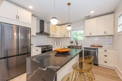 33 Waverly Ter, Bloomfield, NJ 07003 - Photo 7