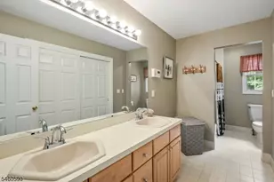 4 Moccasin Ct, Mahwah Twp., NJ 07430 - Photo 37