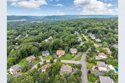 4 Moccasin Ct, Mahwah Twp., NJ 07430 - Photo 3