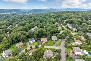 4 Moccasin Ct, Mahwah Twp., NJ 07430 - Photo 3