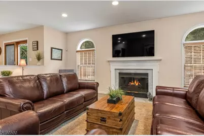 4 Moccasin Ct, Mahwah Twp., NJ 07430 - Photo 15