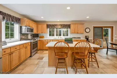 4 Moccasin Ct, Mahwah Twp., NJ 07430 - Photo 11
