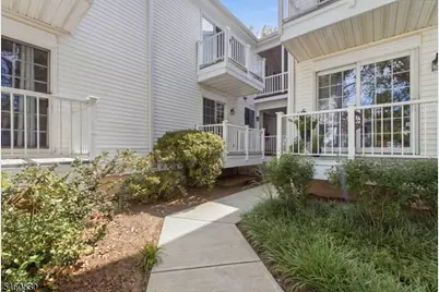 125 Smithfield Ct, Bernards Township, NJ 07920 - Photo 3