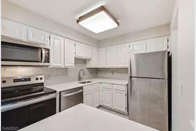125 Smithfield Ct, Bernards Township, NJ 07920 - Photo 9