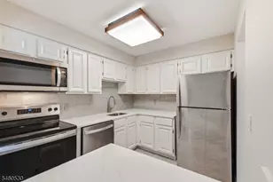 125 Smithfield Ct, Bernards Township, NJ 07920 - Photo 9
