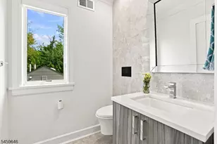 1439 River Rd, Edgewater, NJ 07020 - Photo 9