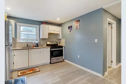 338 Nesbit Ter, Irvington, NJ 07111 - Photo 5