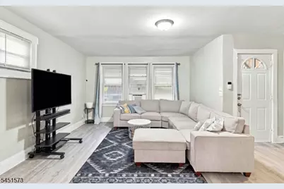 27 Philip Pl, Irvington, NJ 07111 - Photo 3