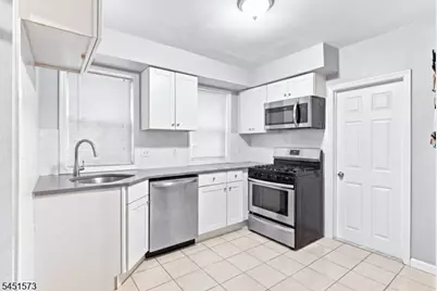 27 Philip Pl, Irvington, NJ 07111 - Photo 5