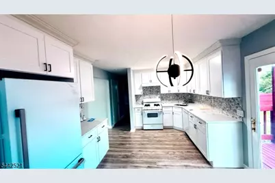 35 Fiat Ave, Woodbridge Township, NJ 08830 - Photo 5