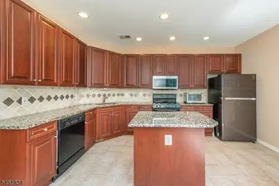 121 Turlington Ct, Livingston, NJ 07039 - Photo 3