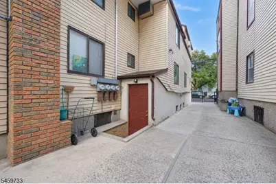 83 Pacific St, Newark, NJ 07105 - Photo 23