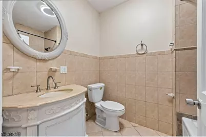 1176 Julia St, Teaneck Township, NJ 07666 - Photo 17