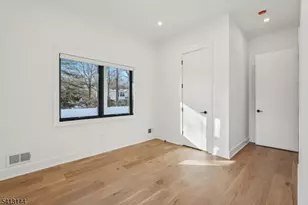 39 Billingsley Dr, Livingston, NJ 07039 - Photo 17