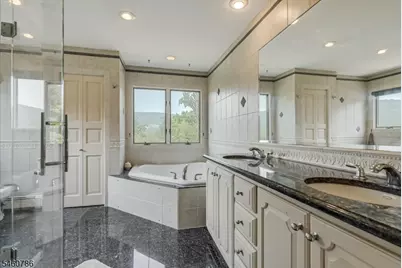 3 Manrodt Ct, Kinnelon, NJ 07405 - Photo 17